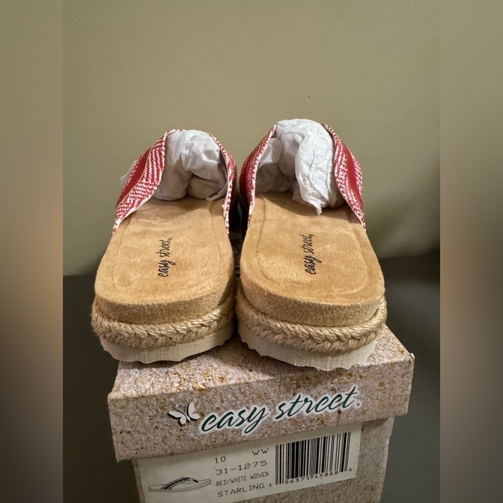Women’s Easy Street Flip Flops Sandals NWT - Picture 4 of 5